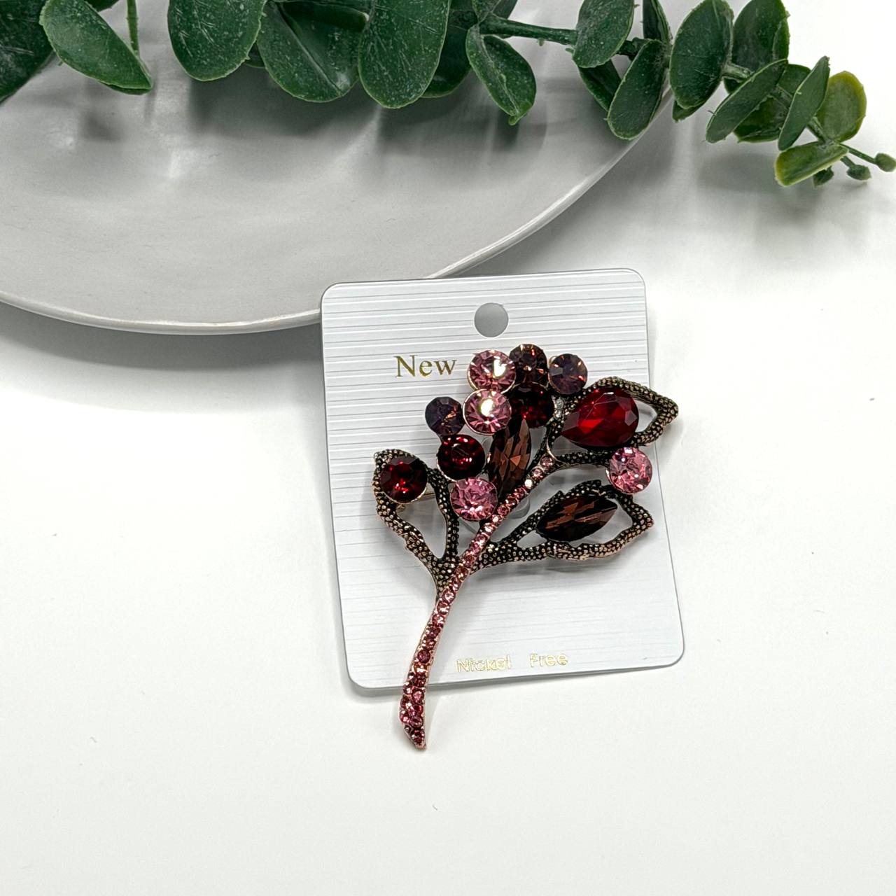 سنجاق سینه مجلسی سرخ گون هدیه خاص و جذاب