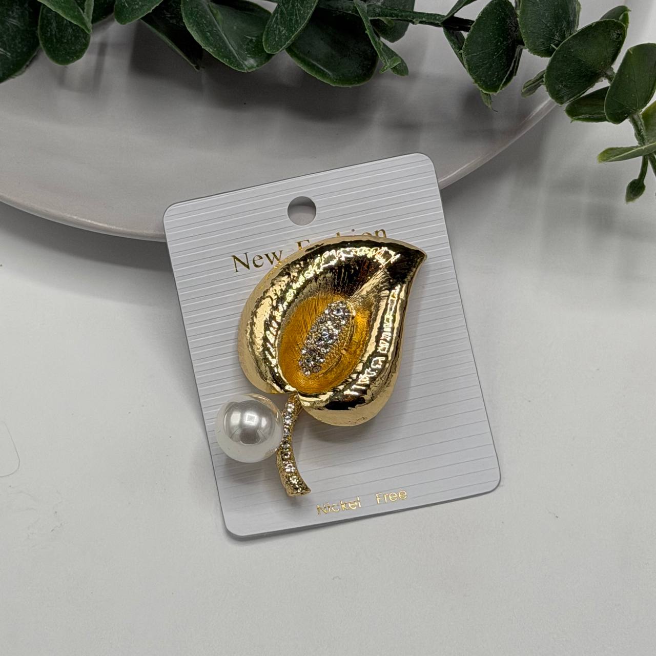 سنجاق سینه مجلسی گل طلایی هدیه خاص و جذاب