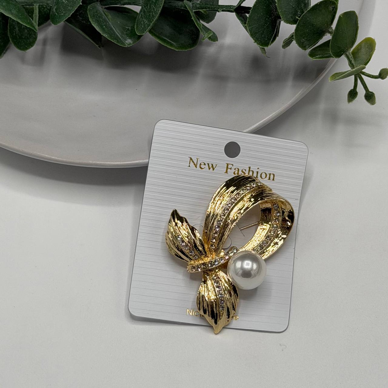 سنجاق سینه مجلسی حلقه برگ مرواریدی هدیه خاص و جذاب