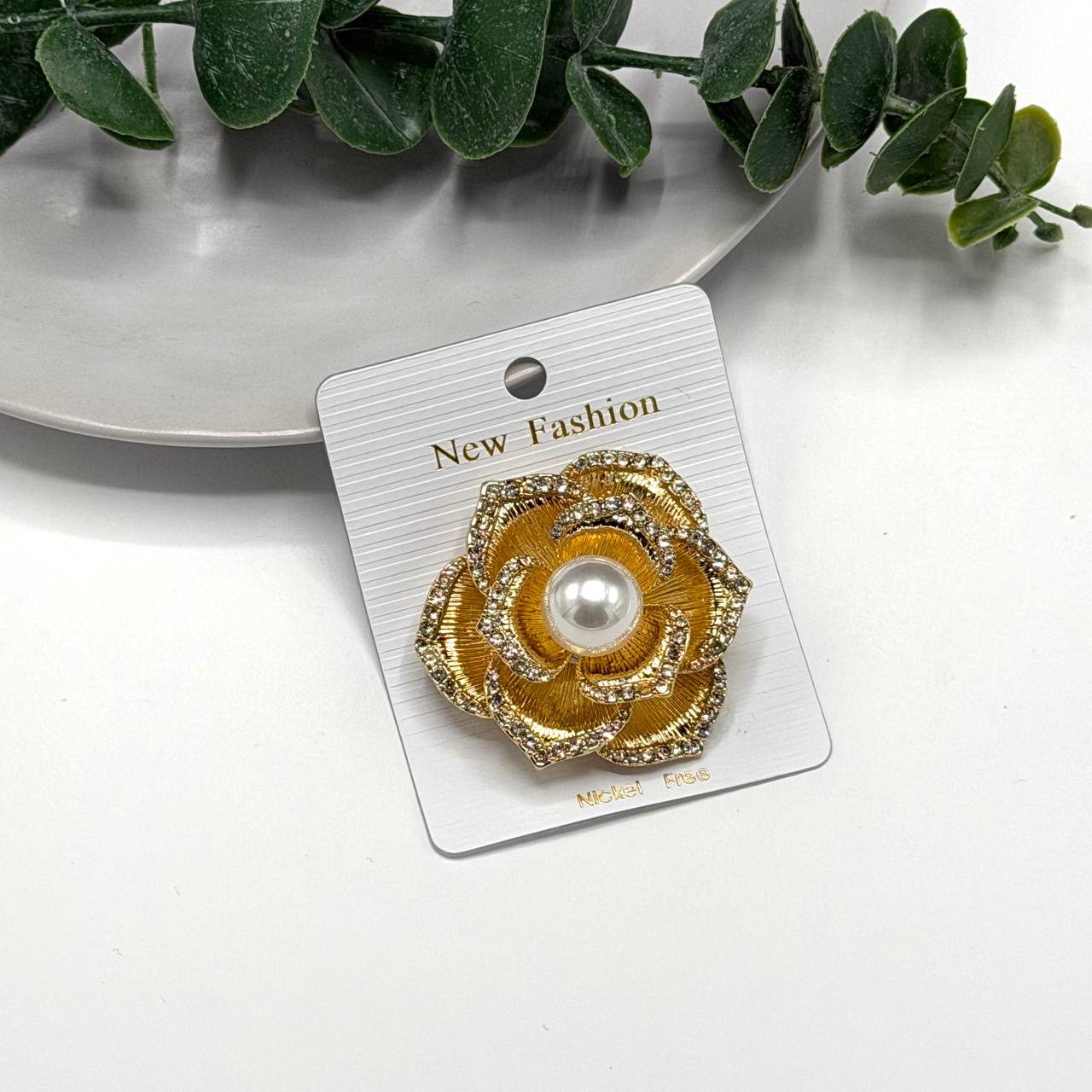 سنجاق سینه مجلسی گل طلایی هدیه خاص و جذاب