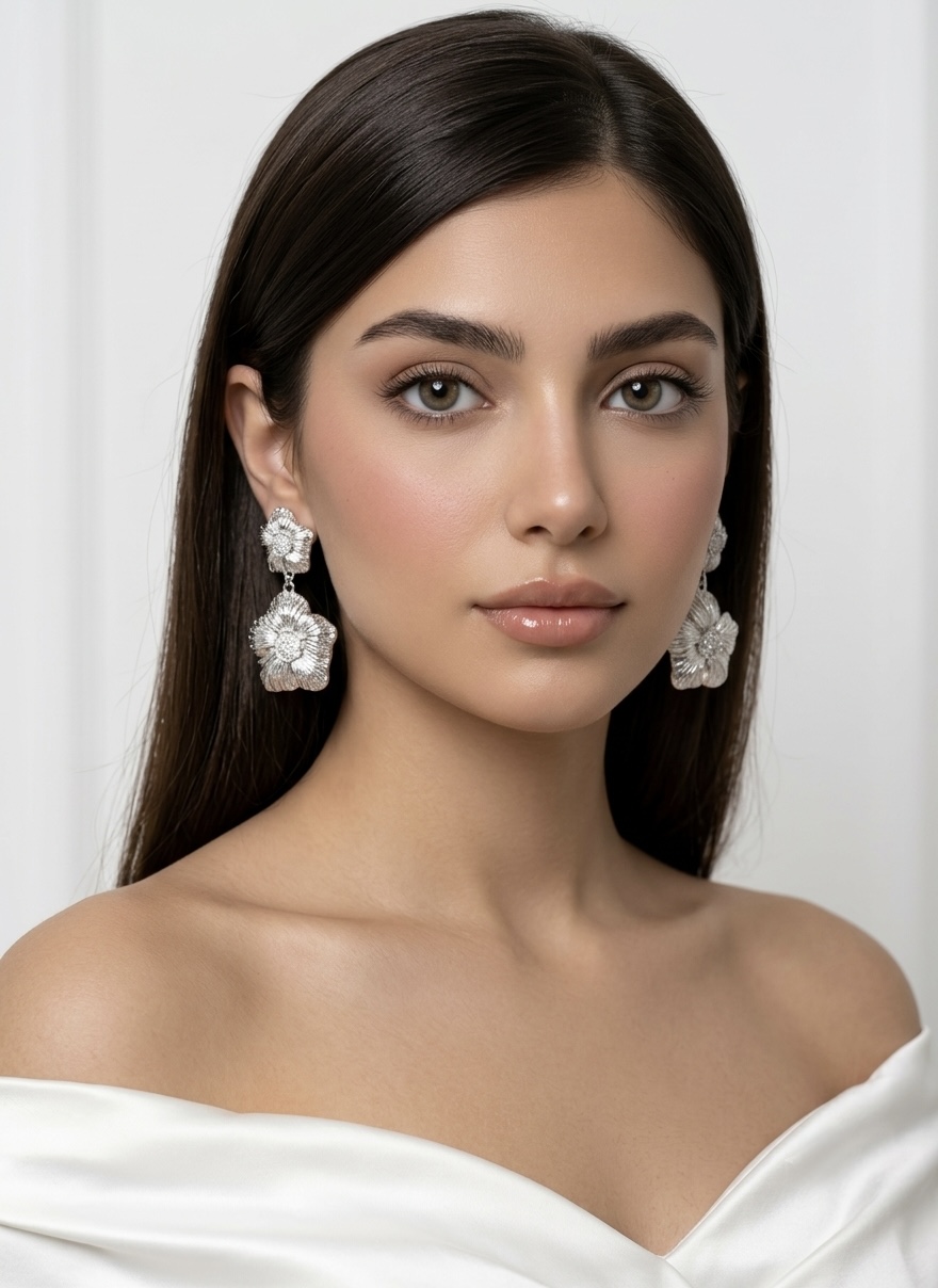 گوشواره گل پنج پر نگیندار طرح بهاره سایز کوچک رنگ نقره ای
