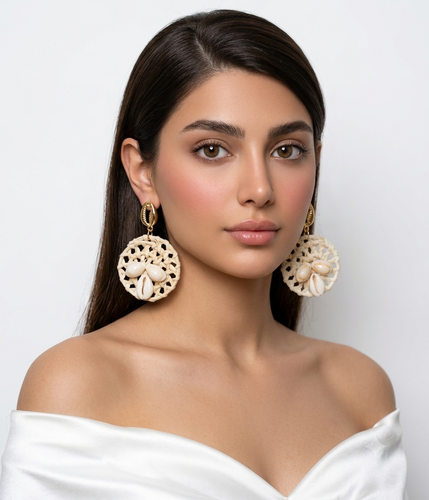 گوشواره ساحلی گرد حصیری با صدف طرح بهاره سایز کوچکتر