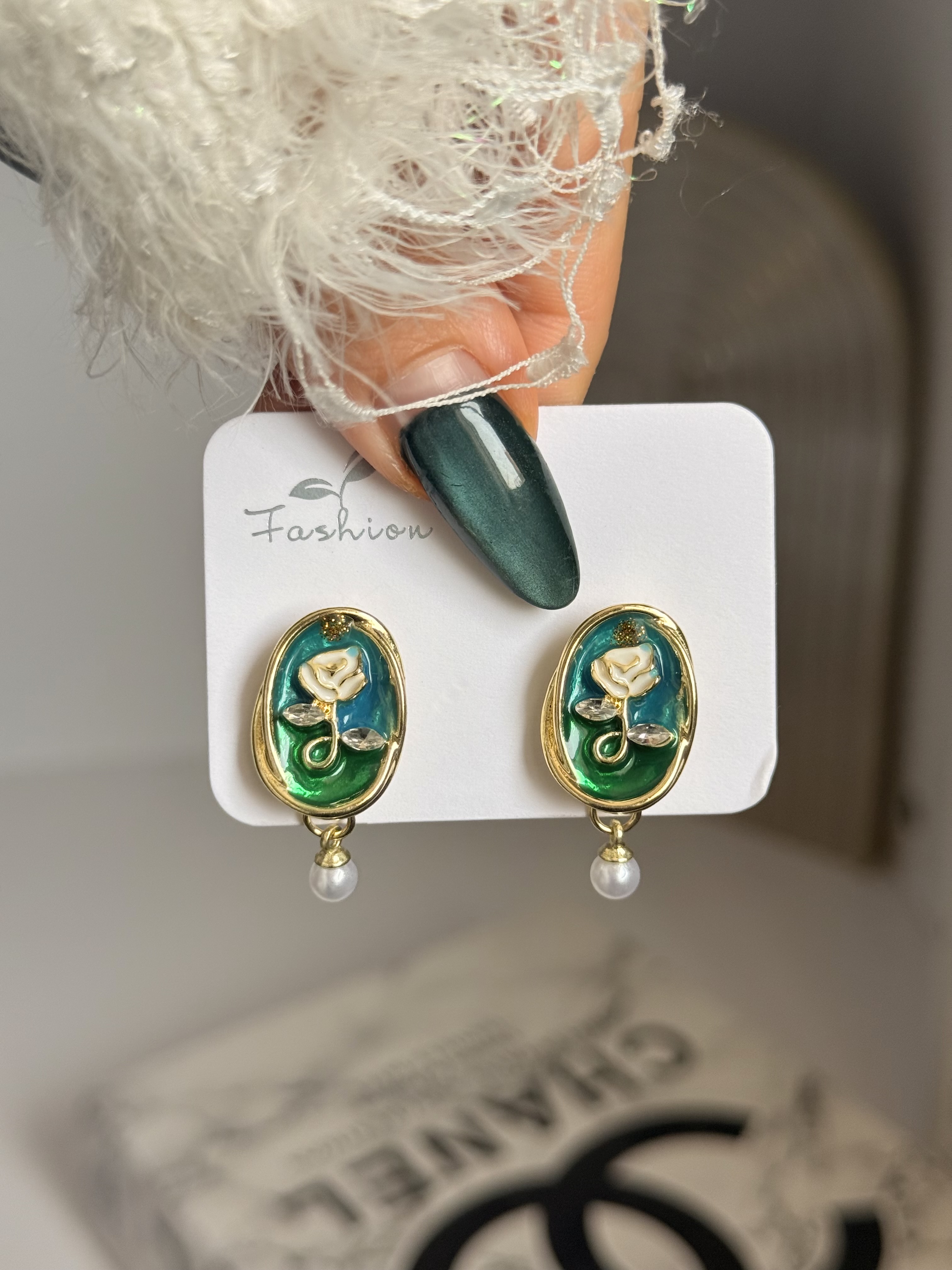 گوشواره گل میناکاری قاب گل رز سفید