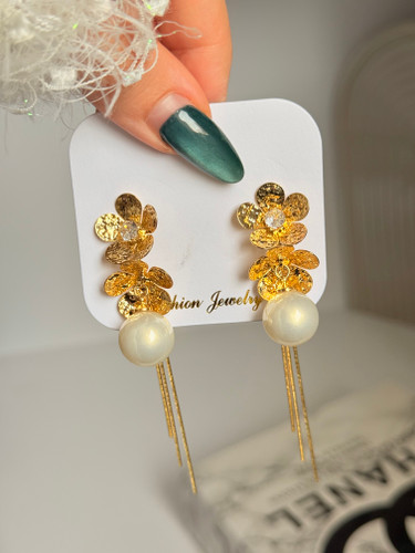 گوشواره گل مرواریدی کد ZUN06