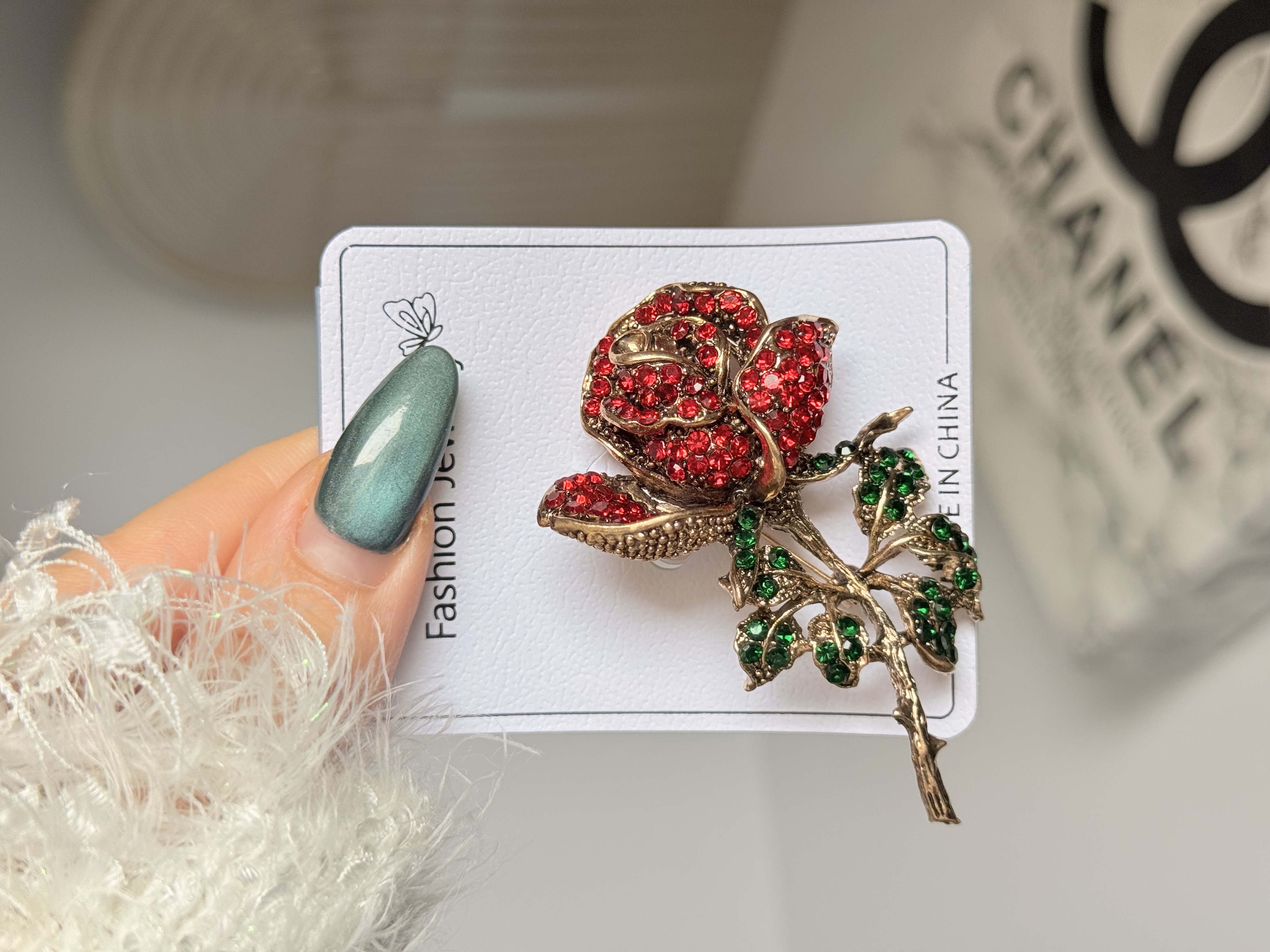 سنجاق سینه مجلسی گل سرخ رز
