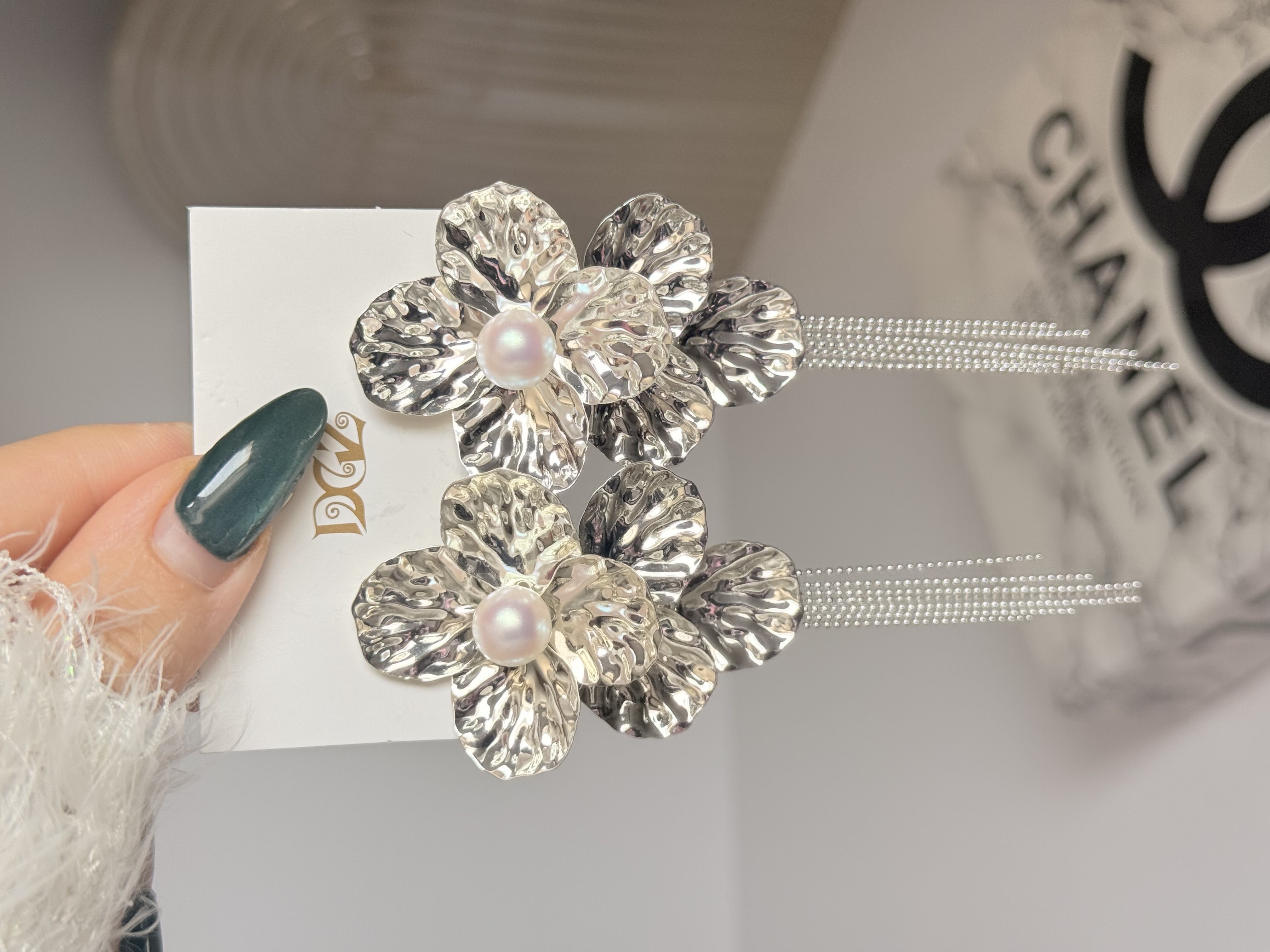 گوشواره گل برجسته طرح جدید بهار۲۰۲۶ رنگ ثابت نقره ای