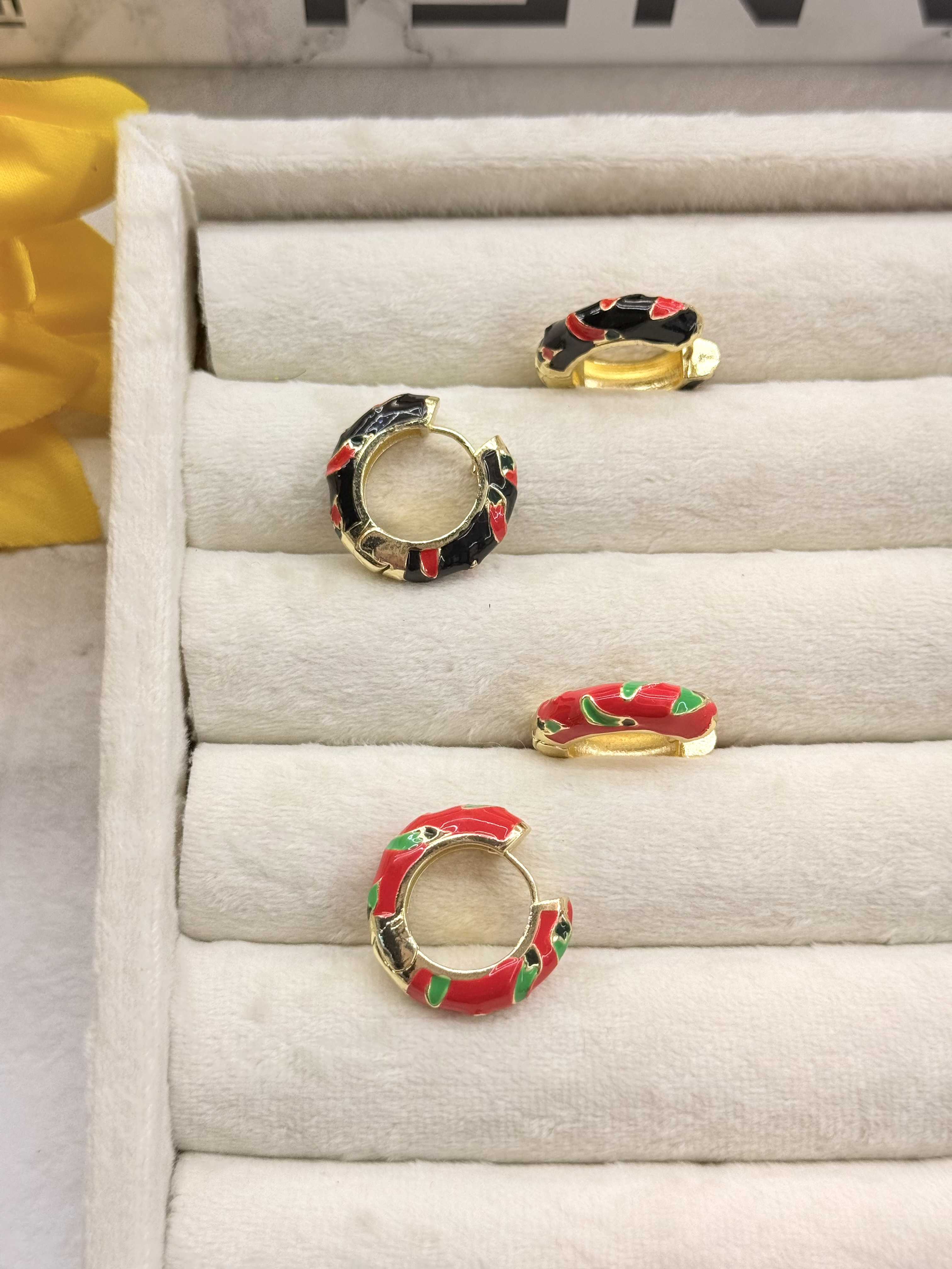 گوشواره میناکاری فلفل مشکی