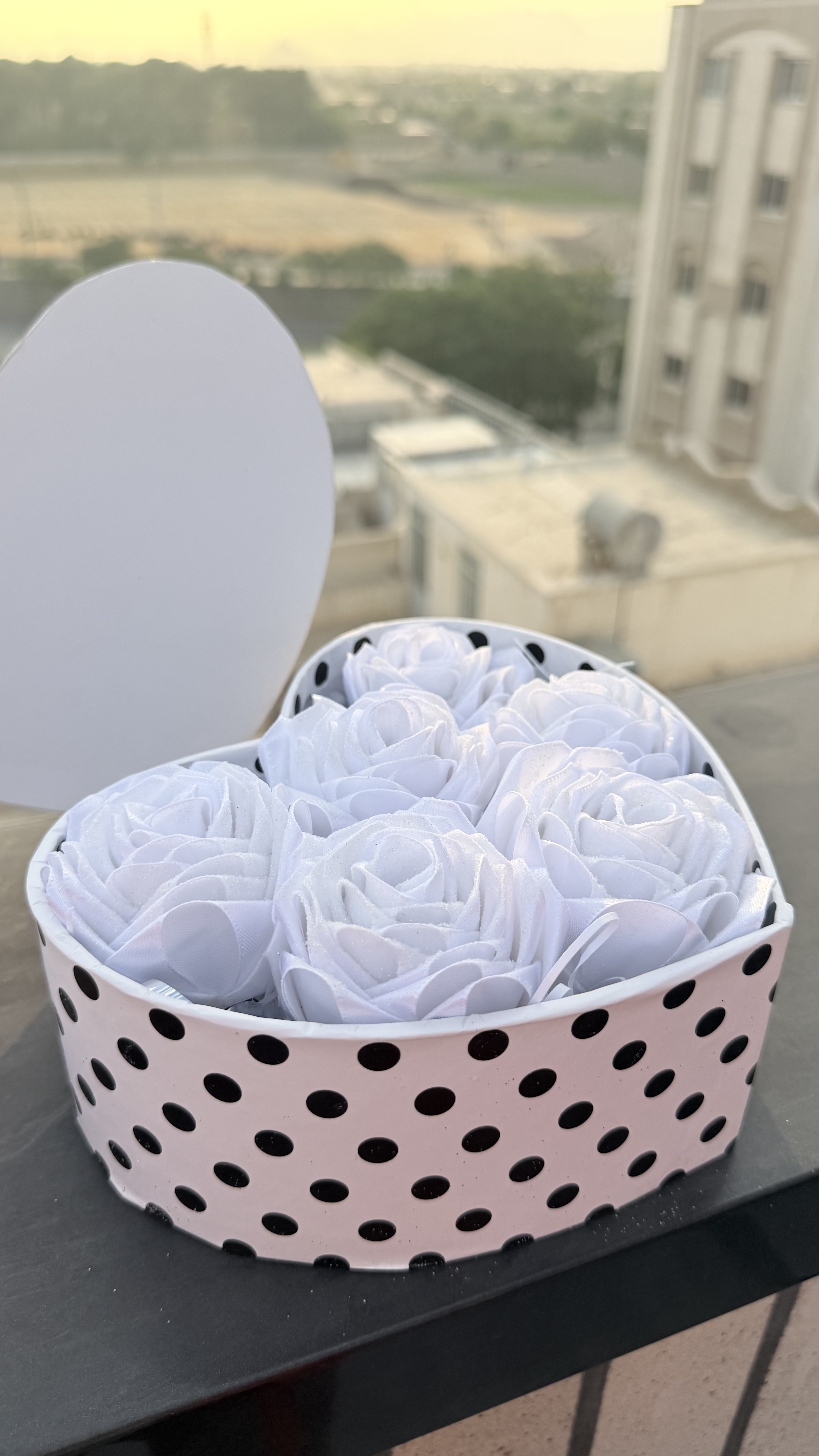 باکس گل رز سفید  هدیه خاص ولنتاینی ارسال رایگان