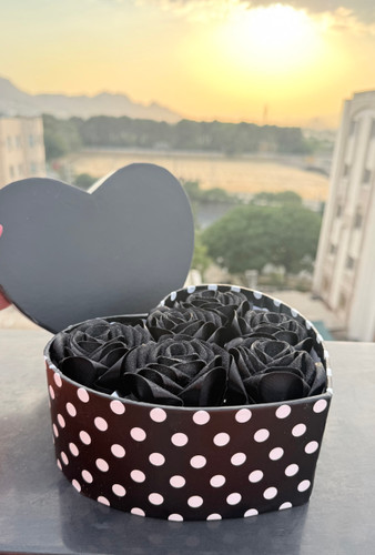 باکس گل مشکی ولنتایی قلب هدیه جذاب ارسال رایگان