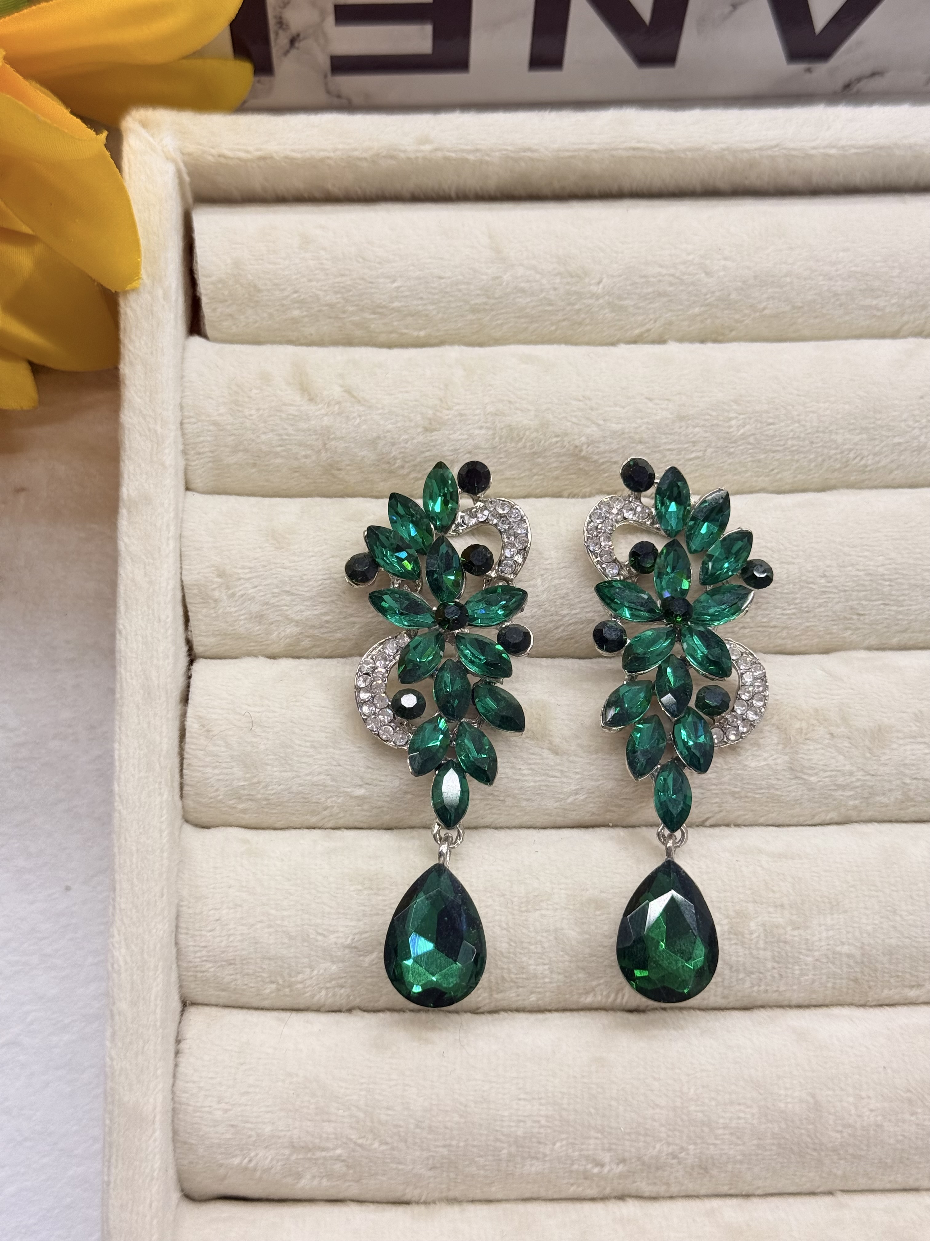 گوشواره جواهری گل سبز نگیندار عروس