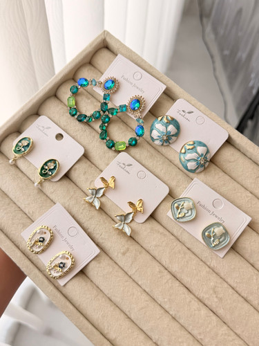 گوشواره گل میناکاری قاب گل رز سفید